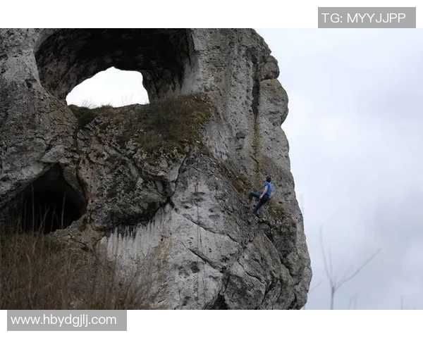 南京攀岩队的包夹战术解析与攀岩热点的深度探讨